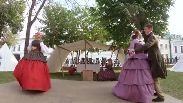 舞台上の中世の踊り — ストック動画