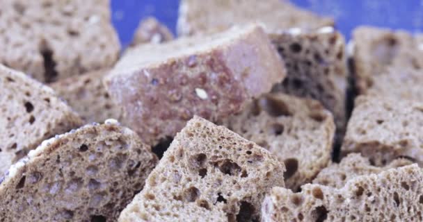 Crackers from rye bread — Stock Video