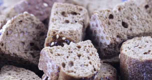 Crackers from rye bread — Stock Video