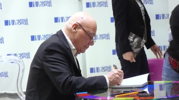 Vladimir Pozner na apresentação do livro — Vídeo de Stock