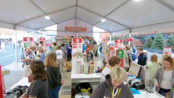 Книжковий фестиваль на Червоній площі — стокове відео
