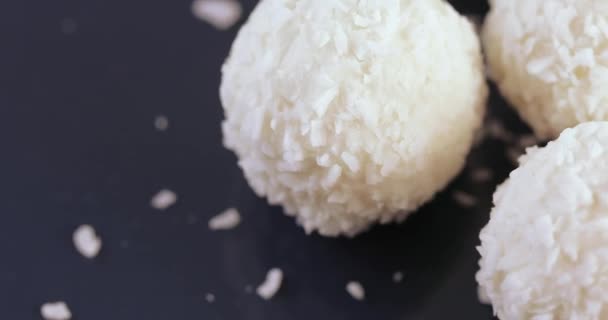 Cukroví v kokosových vločkách — Stock video
