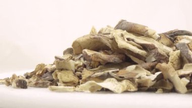 kurutulmuş beyaz mantar