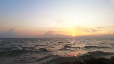 Deniz koyunda gün batımı