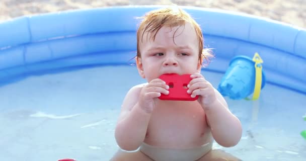 Enfant garçon avec la lettre B — Video