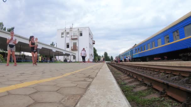 铁路站台贝地延斯克站 — 图库视频影像