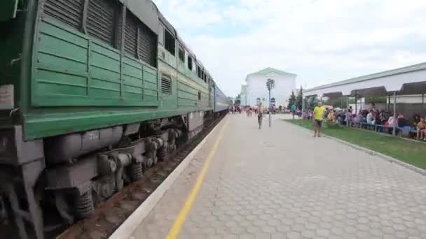 Railway platform Berdyansk station — Stock Video