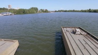 Pantone köprüsü nehrin üzerinde