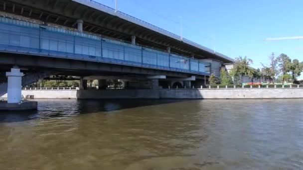 Вид на Лужецьку набережну — стокове відео