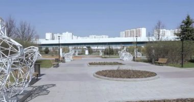 Parkta Paskalya figürleri