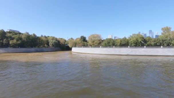 ボロビオバヤ堤防とセトゥンスキー橋の眺め — ストック動画