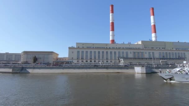 Vista de Berezhkovskaya Embankment y TPP-12 — Vídeos de Stock