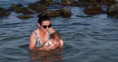 Denizde yüzme eğitimi