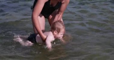 Denizde yüzme eğitimi