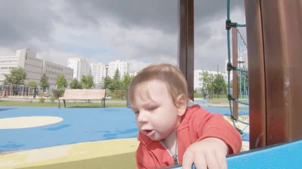 Baby boy on the rope attraction — Stock Video