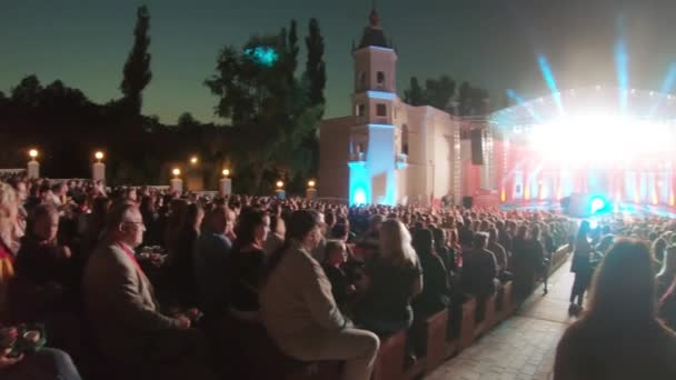 Sepetler ve balonlar üzerinde bir balon tasvir animatörler — Stok video