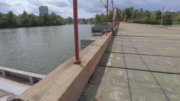 Pont de Pantone sur la rivière