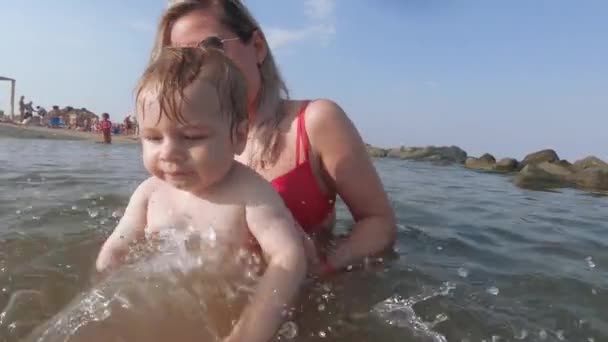 Formation à la natation en mer — Video