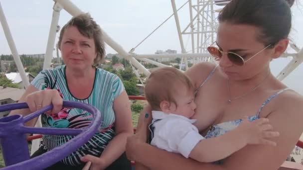 母乳喂养摩天轮 — 图库视频影像