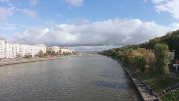 Uitzicht op de Moskouse rivier — Stockvideo
