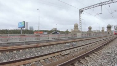 Berezhkovsky köprüsü ve lokomotifi