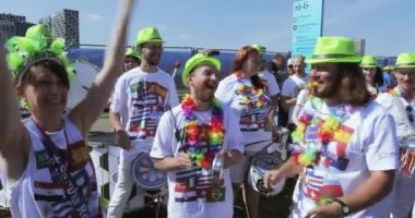 Maçtan önce müzisyenler