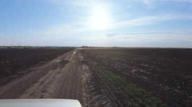 Toprak yol sürülmüş alan