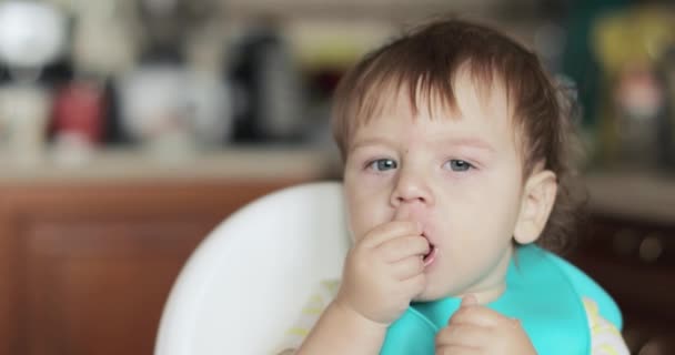 Infant boy eating lard — ストック動画