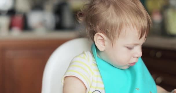 Infant boy is naughty and coughs — Stock Video