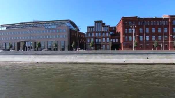 Kilátás a Frunze Embankment — Stock videók