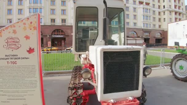 Traktor T-70C Chisinau Tractor Plant — Stok Video