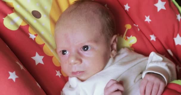 ゆりかごの赤ちゃん男の子 — ストック動画