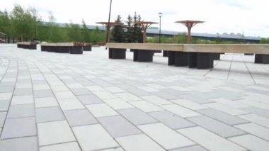 Parkın ahşap bankları