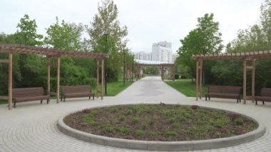 Pergolas ve ahşap banklar