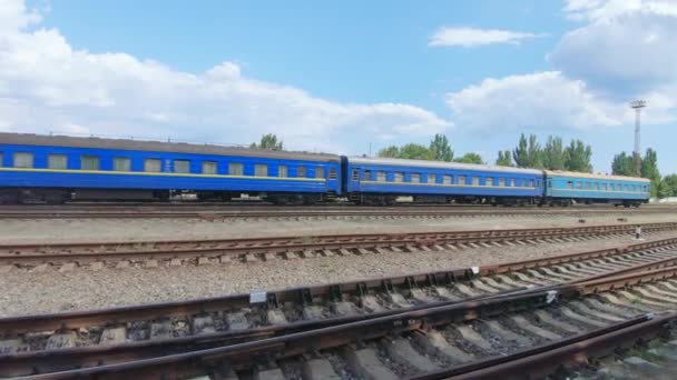 Personbilar Ukrainska järnvägar — Stockvideo
