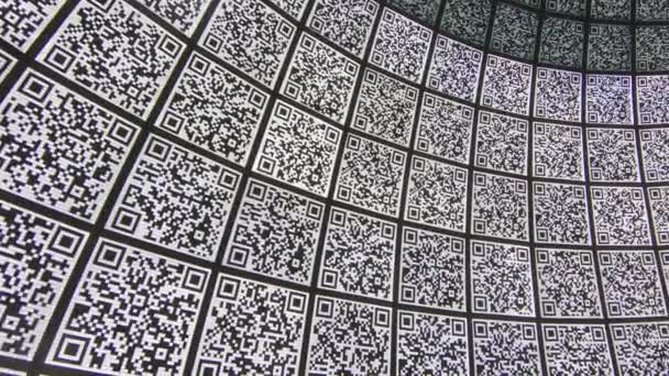 Круглий зал з Qr кодами в парку Зар'яді — стокове відео