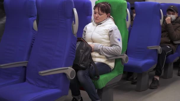 Utasok az MCC metrókocsiban — Stock videók