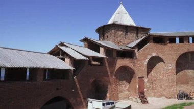 Novgorod Kremlin 'in duvarının görüntüsü