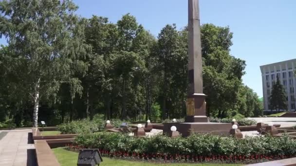 Obelisk na počest Minina z Novgorodu Kremlu — Stock video