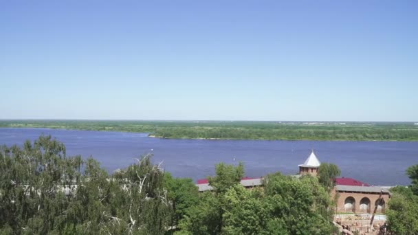 Vue sur la Volga et le remblai — Video