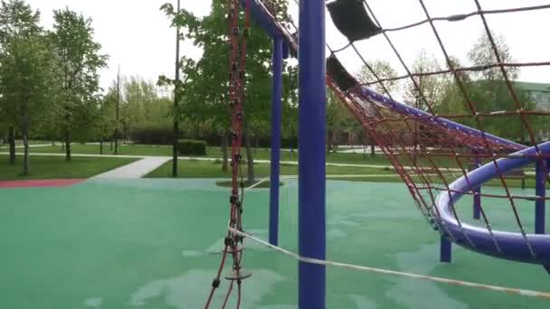 Parque infantil fechado com quarentena — Vídeo de Stock