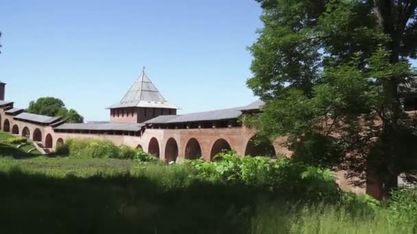 Vista de la pared del Kremlin de Novgorod — Vídeos de Stock