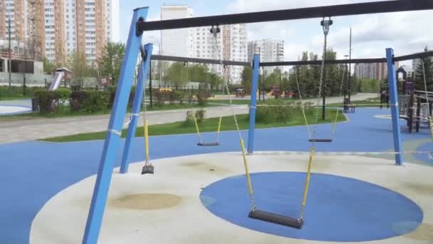 Parque infantil fechado com quarentena — Vídeo de Stock