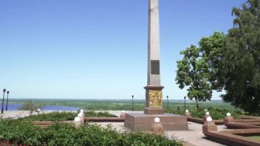 Novgorod Kremlin 'den Minin onuruna Obelisk