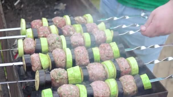 Kebab lula főzés a szabadban — Stock videók
