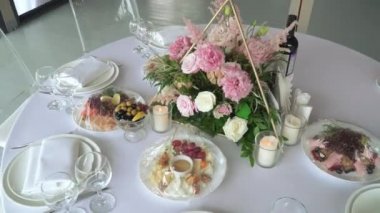 Şenlikli bir ziyafette sofra kurulacak.