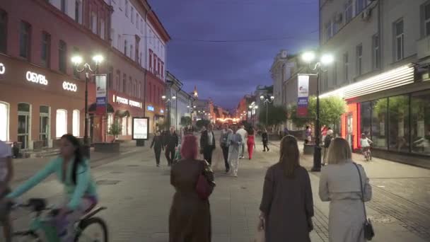 Bolshaya Pokrovskaja Street på kvällen — Stockvideo