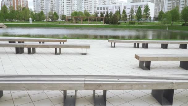 木制池塘长椅 — 图库视频影像