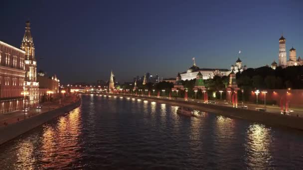Kilátás az estére Moszkva Kreml — Stock videók