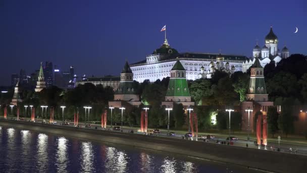Vista de la noche Kremlin de Moscú — Vídeo de stock